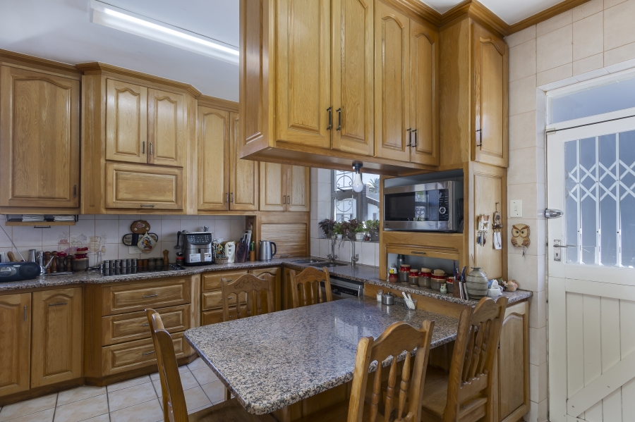 5 Bedroom Property for Sale in Lochnerhof Western Cape